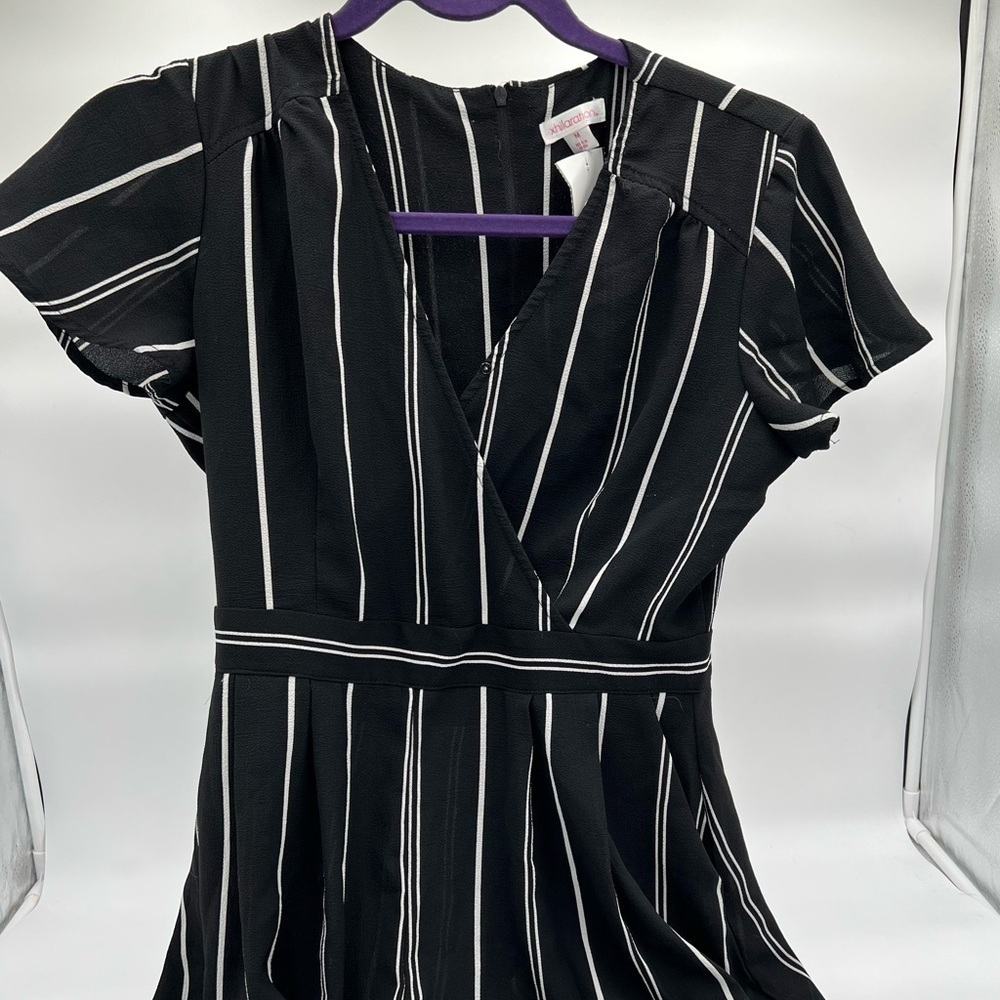 Xhilaration Size Medium Black & White Striped